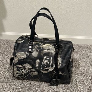 L.A.M.B. by Gwen Stefani Graffiti Rose's Love
Angel Music Baby Purse #364